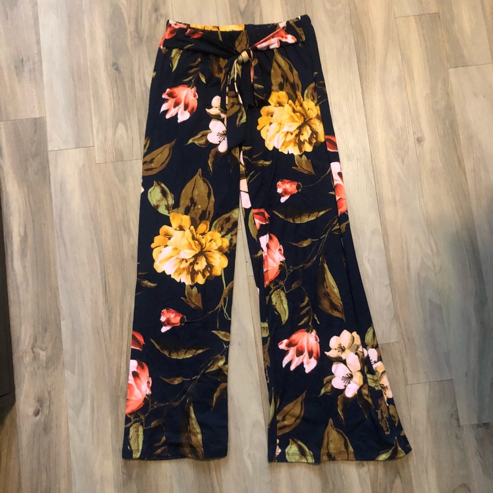 🌸🌺Floral stretch pants with tie waist, Small